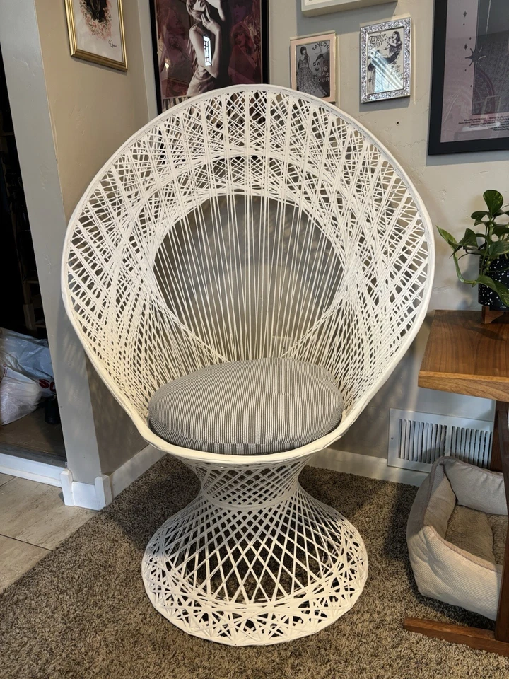 Silla Russell Woodard Tejida Fibra de Vidrio Alta Respaldo Ventilador Pavo Real Diamante Foto 2 de 4