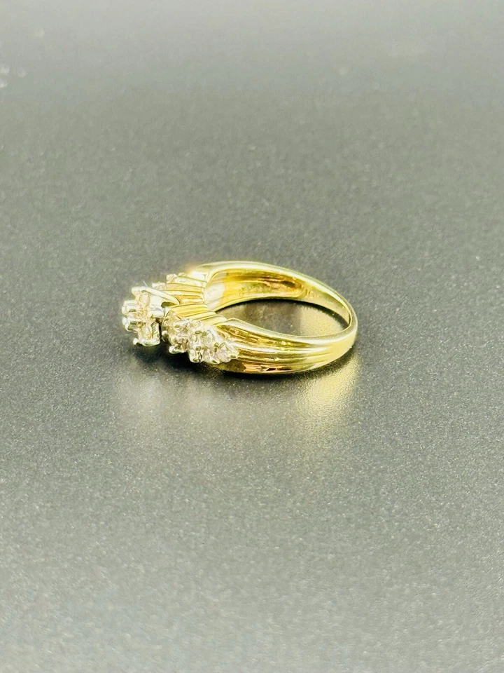 10K Gold Ladies Beautiful Diamond Cluster Ring Size 5.5 Weighs 4 Gram Preowned! - Image 4 of 4
