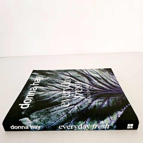 Everyday Fresh Donna Hay Meals in Minutes Paperback - Picture 3 of 24