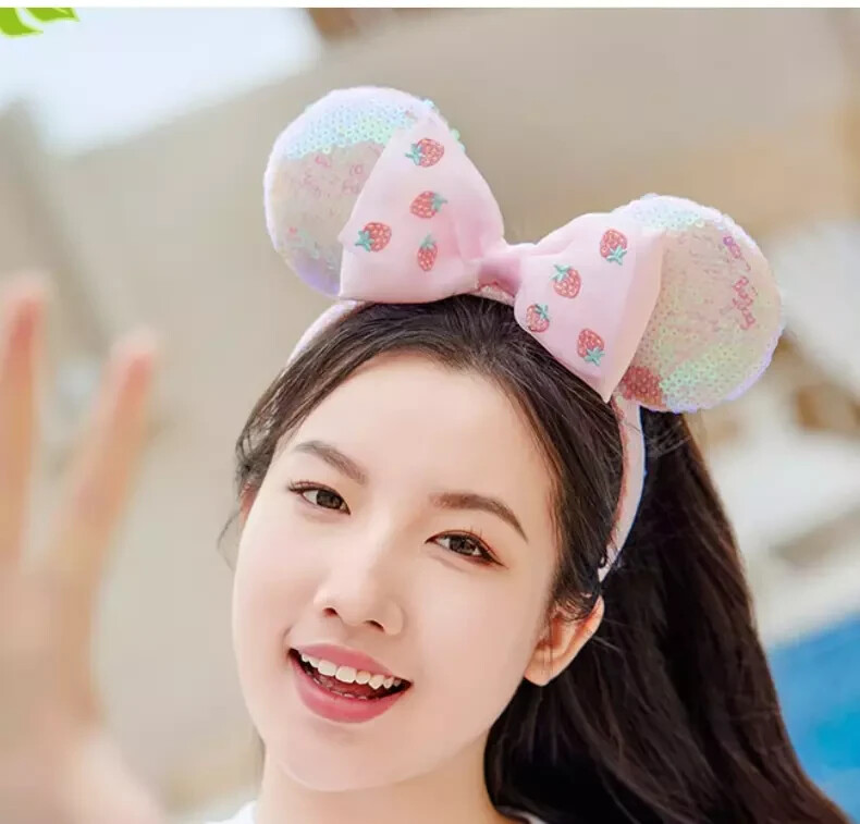 Authentic Shanghai Disney park 2024 Summer Mickey Minnie  display picture 1