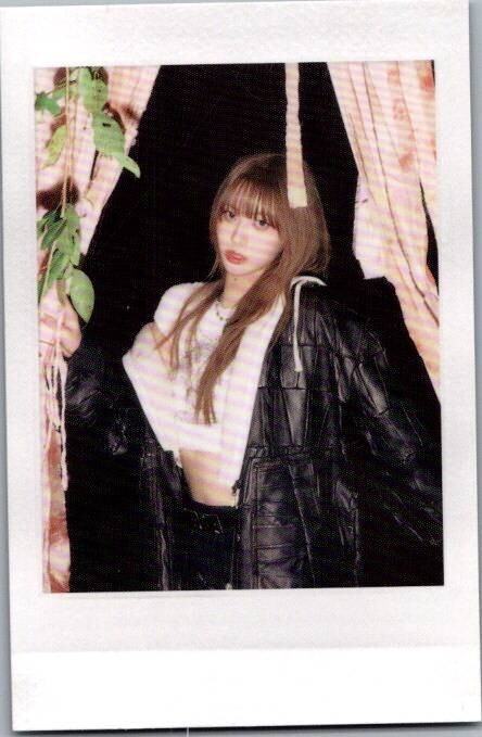 IZNA - THE FIRST MINI ALBUM N/A ALL VERSION OFFICIAL PHOTOCARD KOR