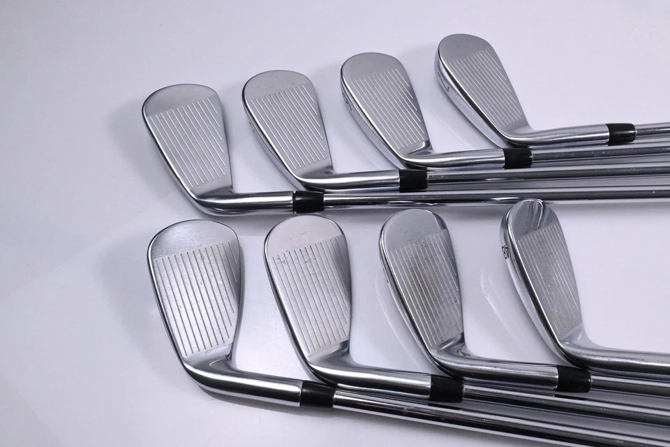 Titleist 718 AP3 Irons / 4-PW+48° / X-Flex AMT Tour White X100 Shafts - Image 3 of 4