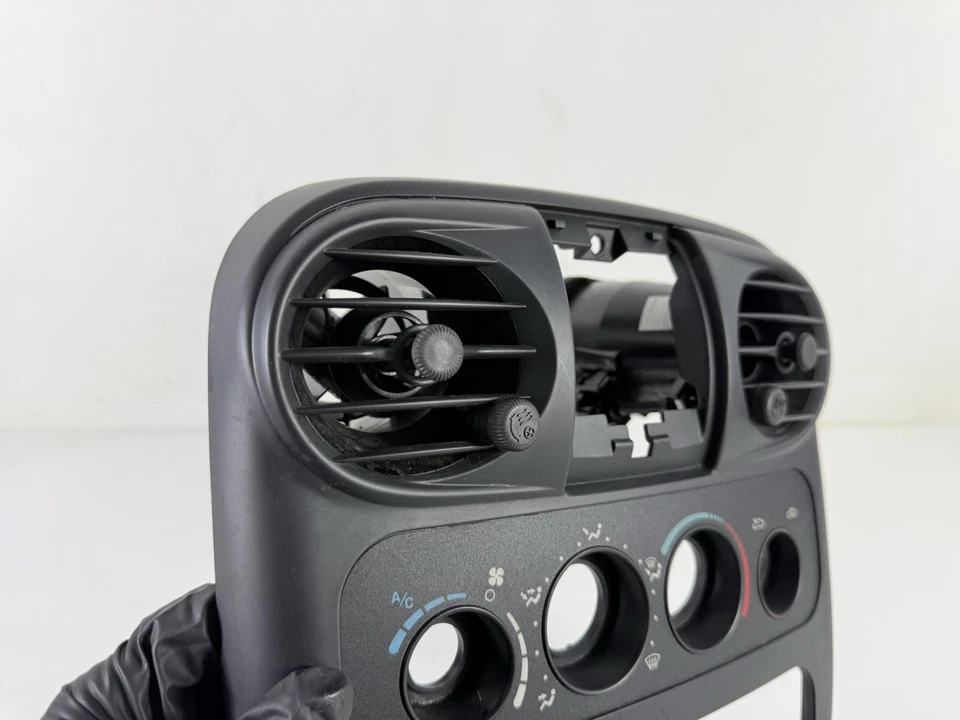 Chrysler PT Cruiser 2001-2005 radio tablero control de clima bisel embellecedor negro OEM Foto 3 de 4