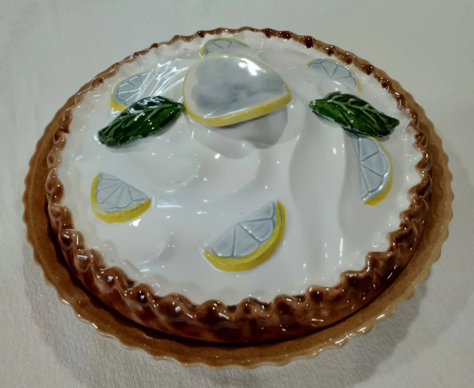 PIE PLATE, LEMON THEME,WITH LID,SANOR CERAMICA, PORTUGAL, 12" DIAMETER,5.5" HIGH