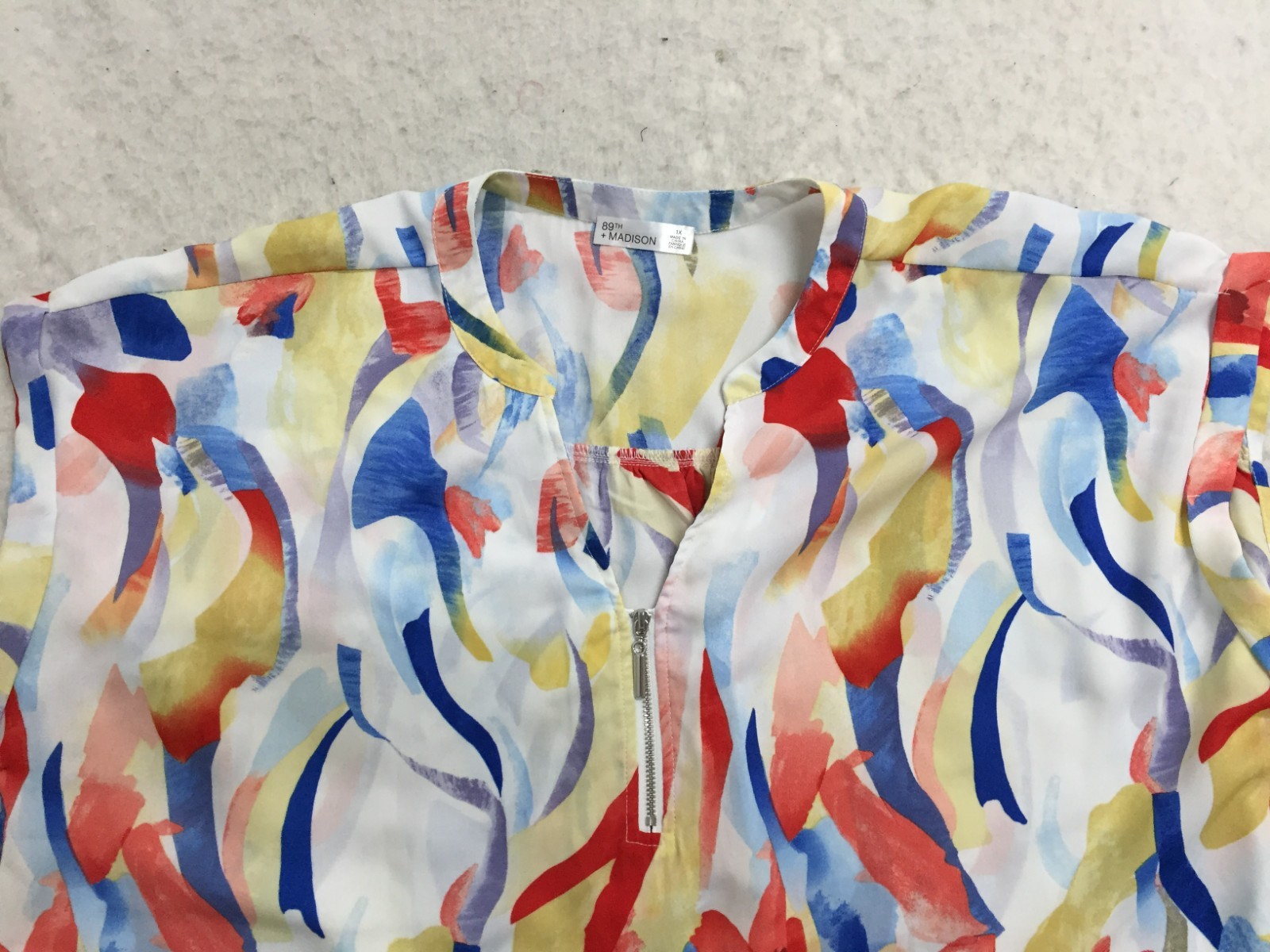 89th + Madison Blouse Womens XL Multicolor Wavy Sleeveless 1/4 Zip V Neck