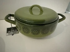 Asta 2 piece Enamel- Avacado green with snowflake medallion pattern