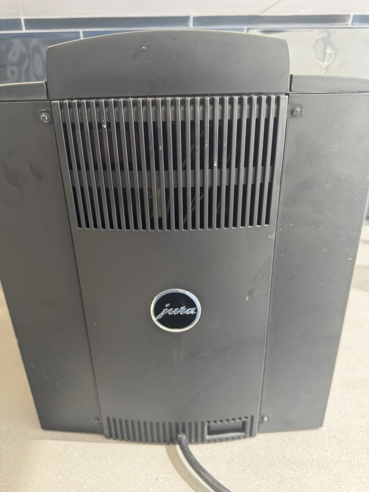 Máquina de café espresso automática Jura Impressa C65 - ligeramente usada y funciona muy bien Foto 2 de 4