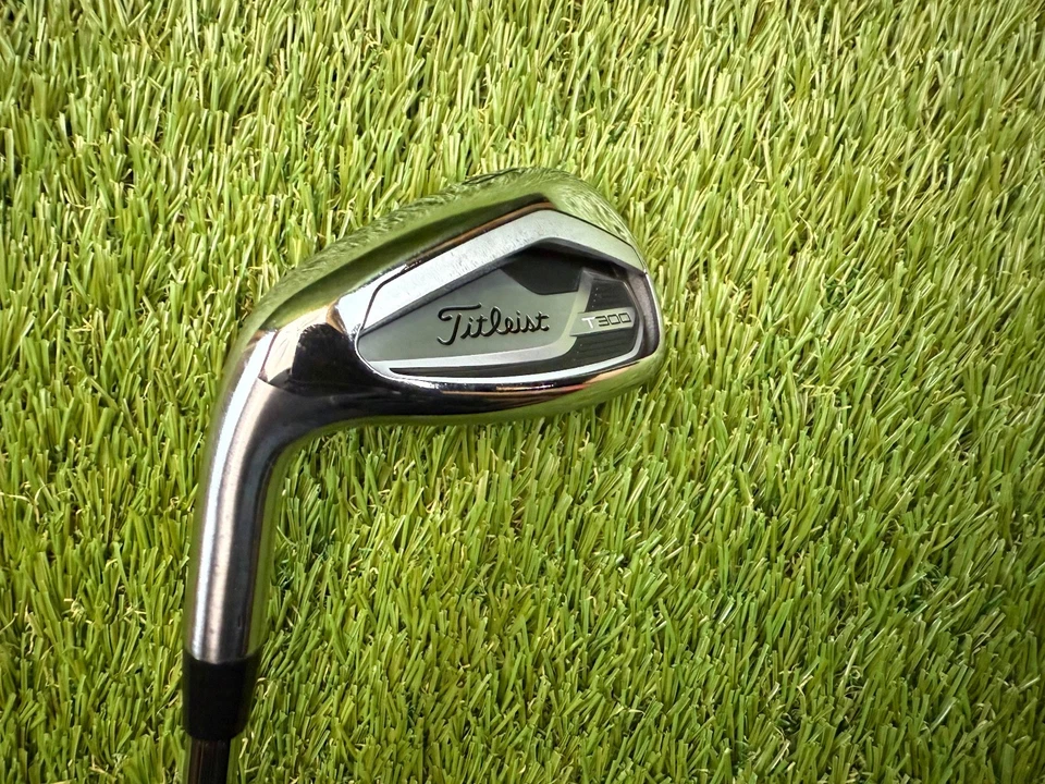 *Nice* Titleist T300 Single PW Pitching Wedge Left Hand | AMT Red R300 Regular - Image 4 of 4