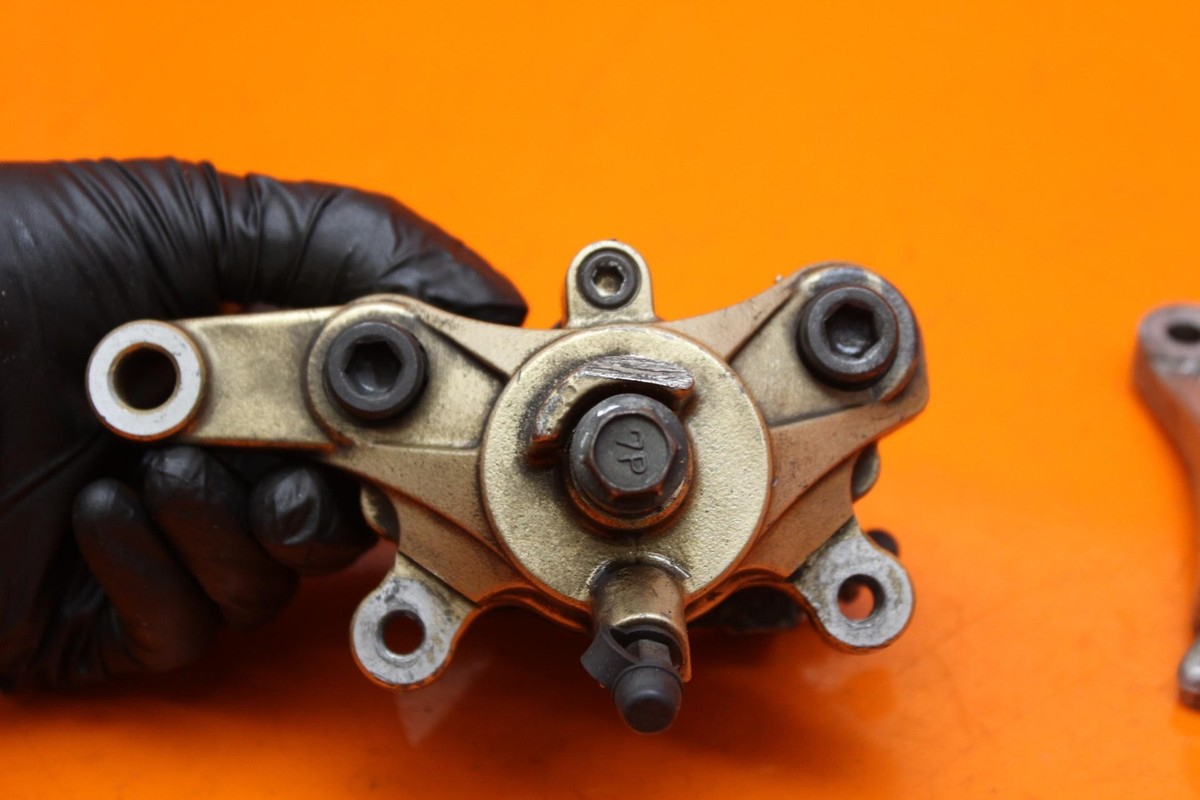 2001 2002 SUZUKI GSXR 1000 OEM REAR BACK BRAKE CALIPER 69100