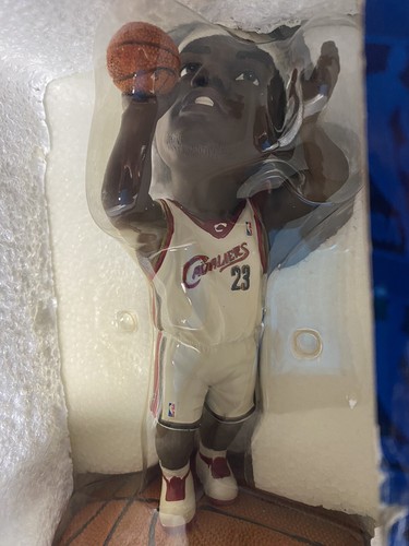 Lebron James cavaliers 2005 collectible, Nba Gamebreakers Limited edition - Picture 2 of 8
