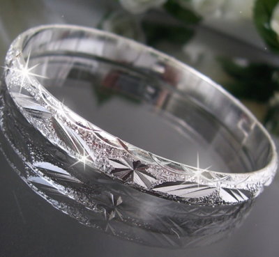 Armband Armreif Armspange Silber plattiert Schmuck chic 20cm x 0,8cm Damen A1164