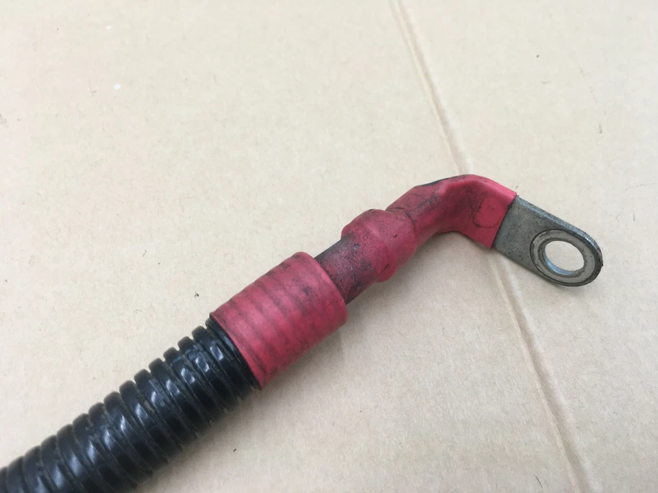 Cable de batería positivo de arranque del alternador BMW E60 535i 2008-2010 OEM. Foto 4 de 4