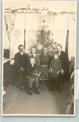 39741463 - A Family Before the Decorated Christmas Tree Xmas