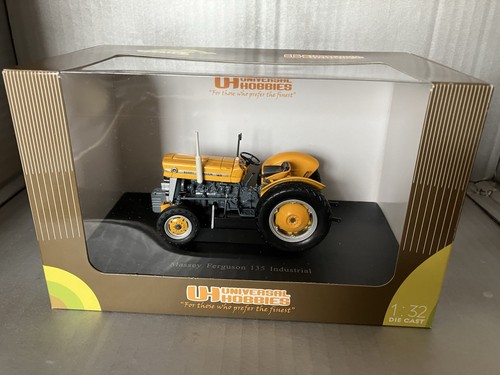 Universal Hobbies - Massey Ferguson 135 Ind Tractor - 1:32 - UH2872 - New/Mint - Picture 2 of 3