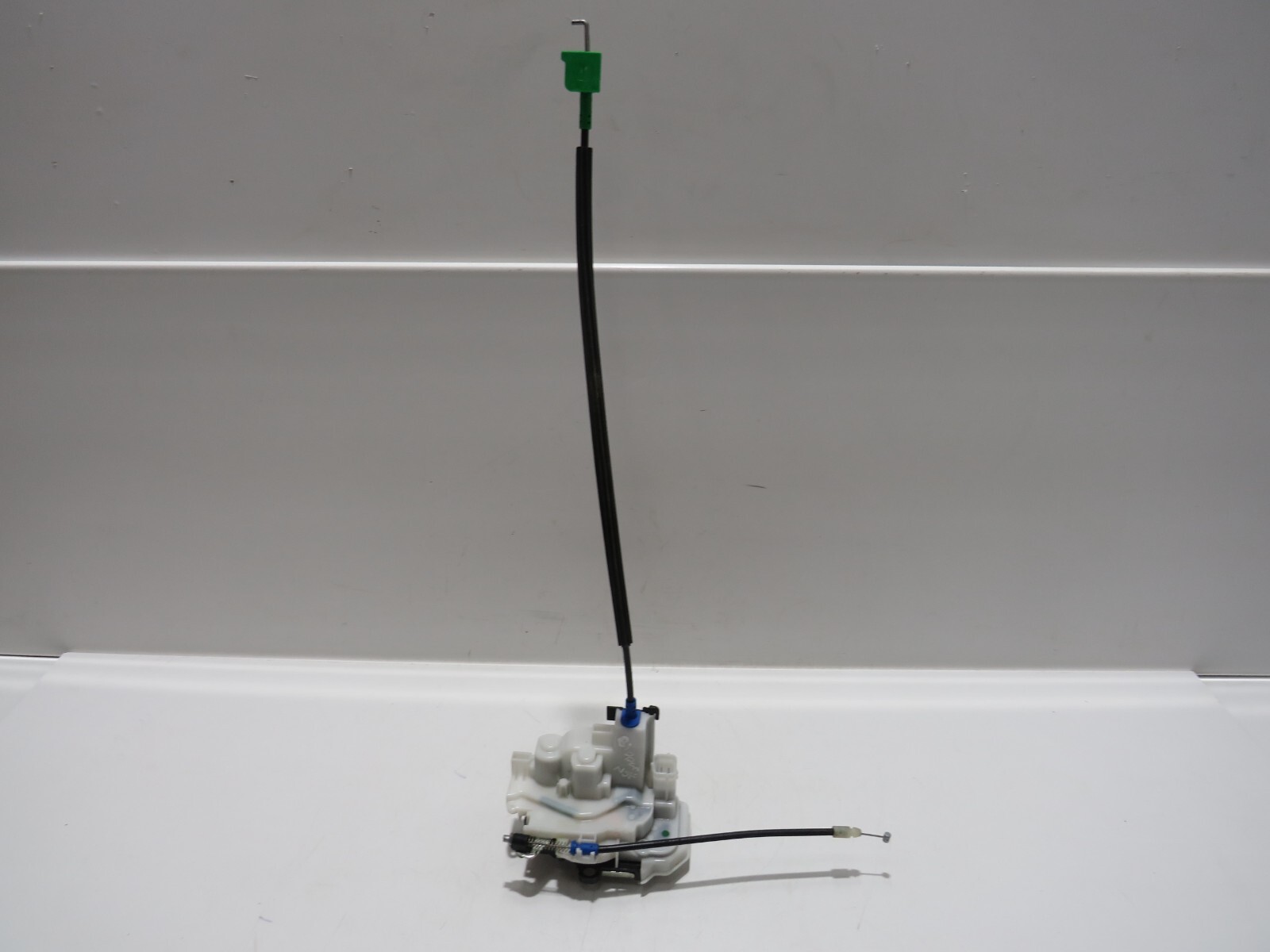 PEUGEOT BIPPER VAN 2008-17 NEARSIDE PASSENGER LEFT FRONT DOOR LOCK         R3208