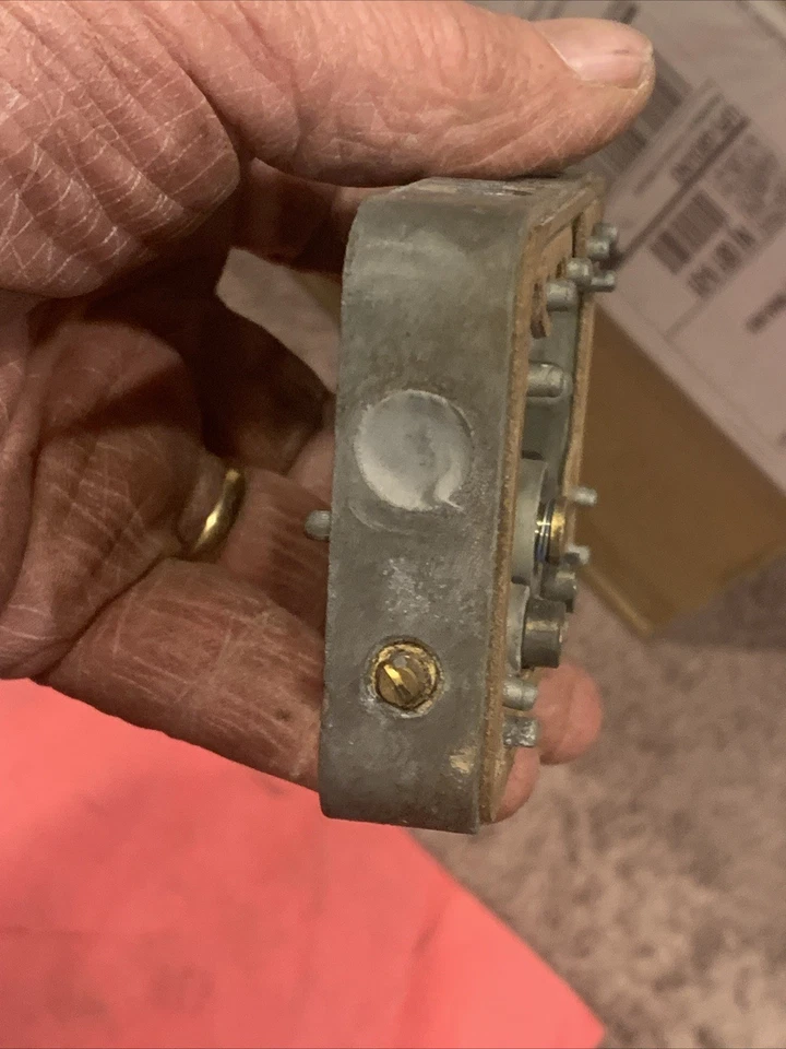Holley1958 Ford 332 FE V8 Carb 1551/1550 Metering block 1954 Galaxy Thunderbird - Image 4 of 4