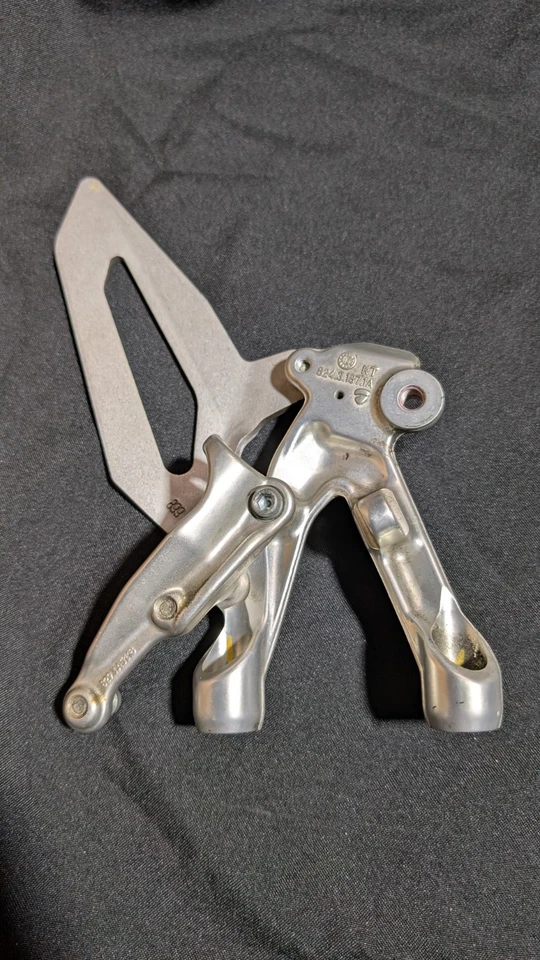 Ducati 959 rearset bracket OEM right side - Image 3 of 4
