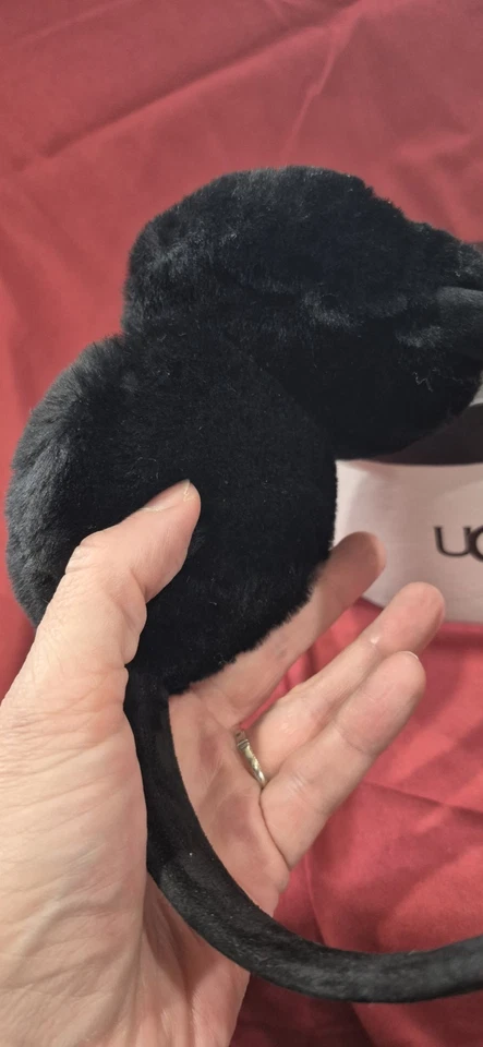 Orejeras clásicas con cable UGG Australia para mujer de piel de oveja en negro usadas una vez usadas en excelente estado Foto 4 de 4