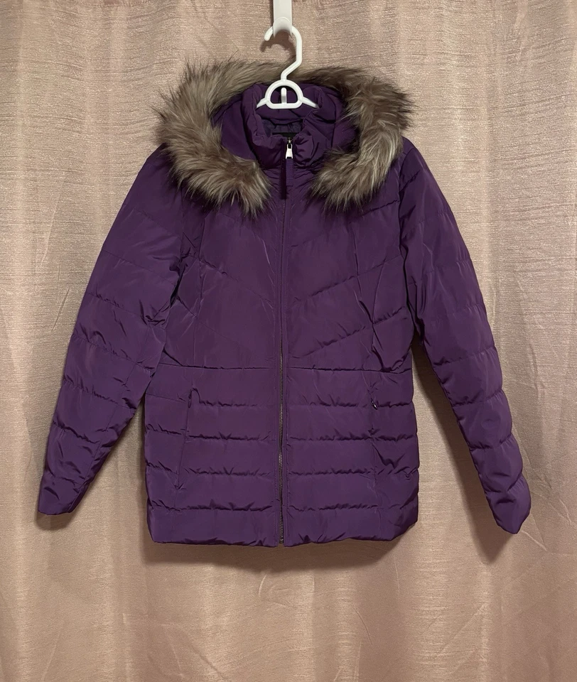Talbots Mujer Talla M Púrpura Poliéster Imitación Piel Borde Capucha Relleno Puffer Foto 3 de 4