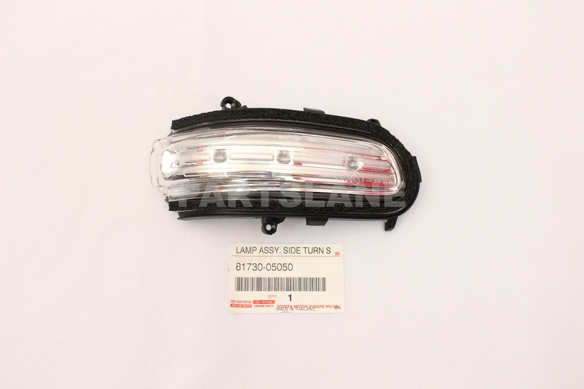 Toyota Avensis AZT250 CDT250 OEM Genuine Right Side Turn Signal