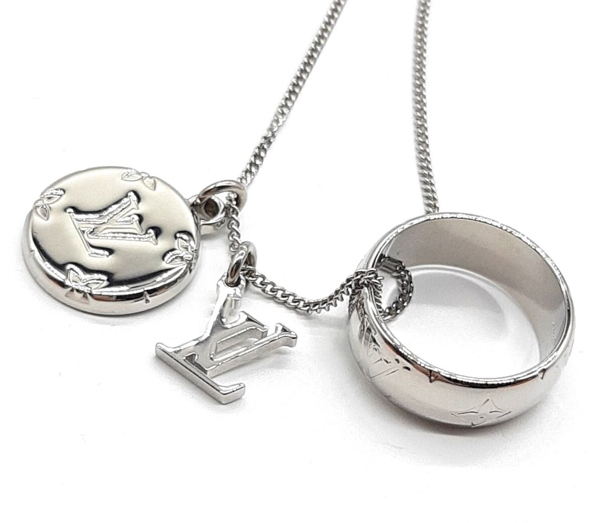 Louis Vuitton ring pendant necklace monogram silver M62485 Louis Vuitton ring pendant necklace monogram silver M62485
