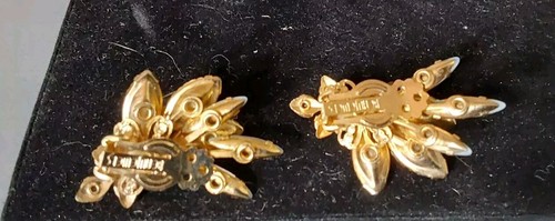 Beau Jewels Rhinestone Clip On Earrings Gold Tone 1.75'' - Picture 6 of 7