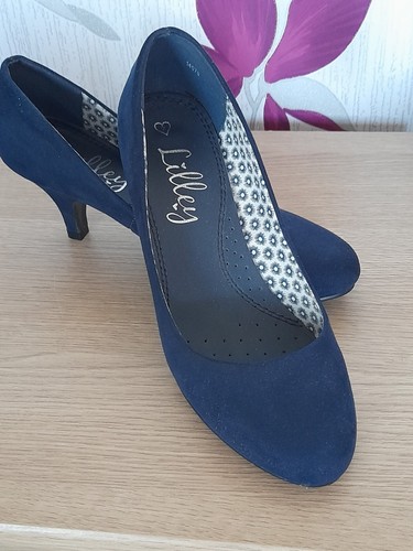 Ladies navy heels shoes size 7 kitten 
