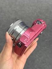 English Sony Alpha A5000 Mirrorless Camera w/16-50mm lens 20.1MP Tiltable Screen