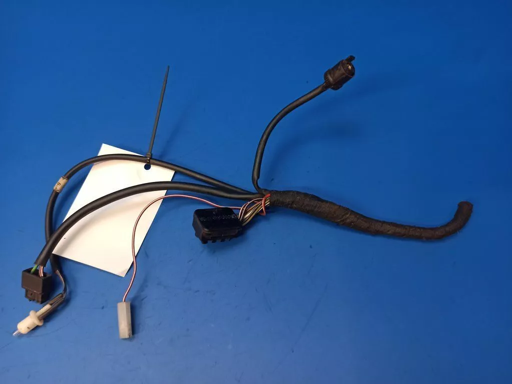 Mercedes-Benz wiring harness loom plug connector socket 0095451728 