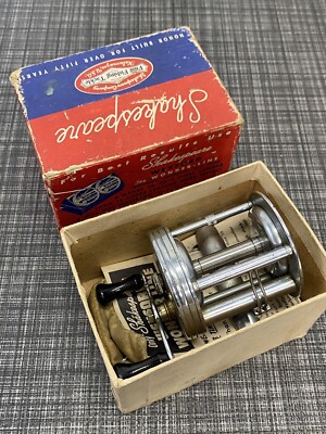 Vintage Shakespeare True Blue 1956 Casting Reel made in USA w/ Box