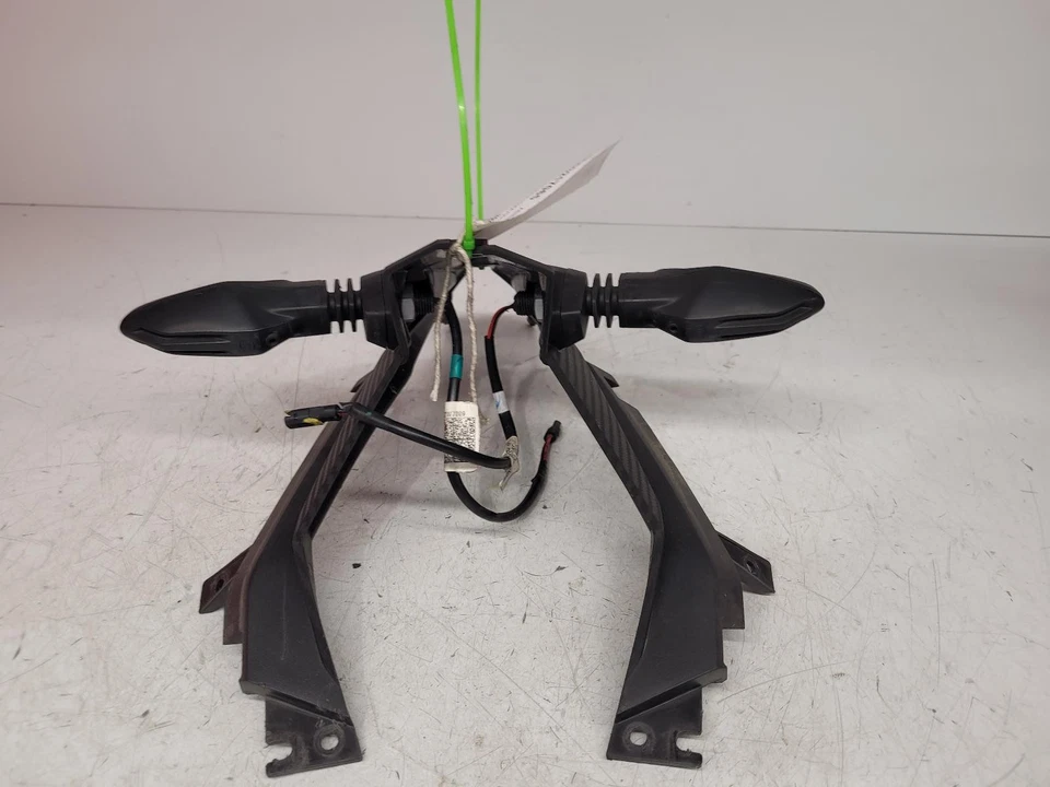 2022 APRILIA SR GT 125 FRONT INDICATOR PAIR - Image 2 of 4