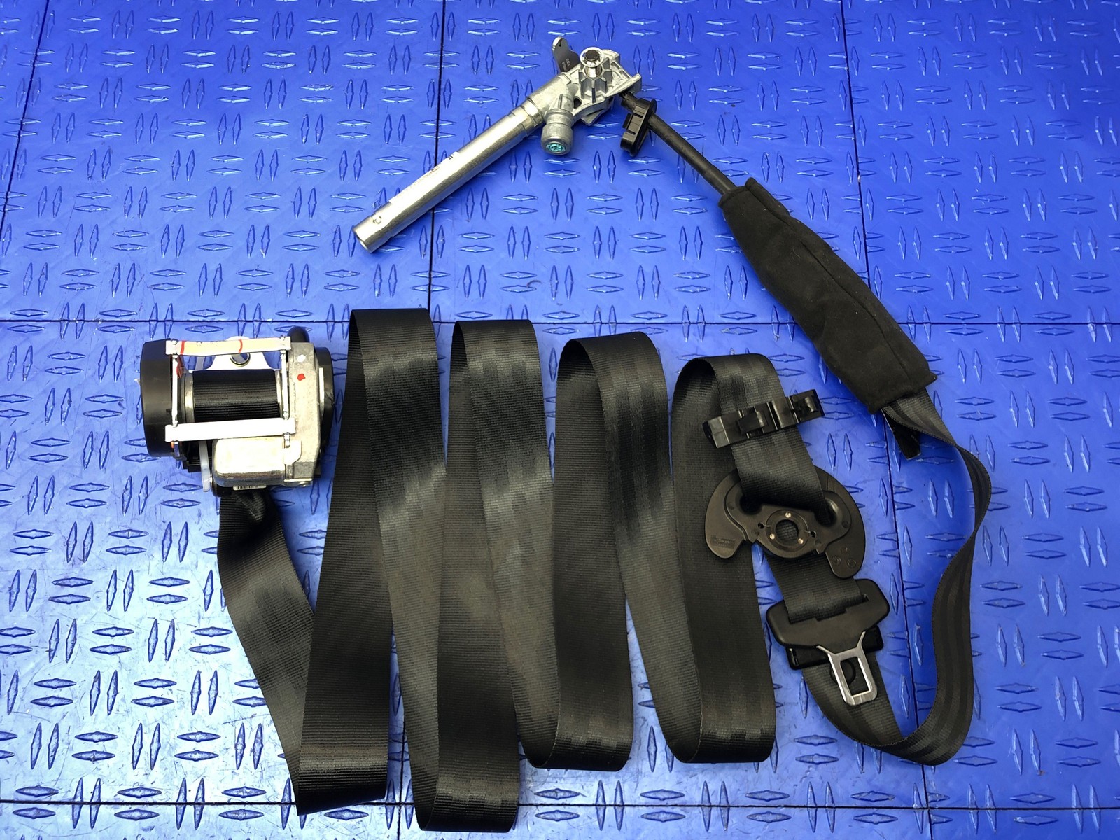 2013-2021 MASERATI QUATTROPORT M156 FRONT RIGHT SEAT BELT RETRACTOR W/TENSIONER