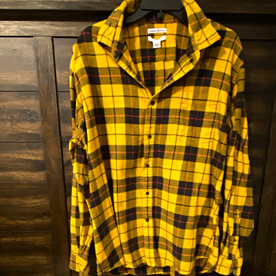 Amazon Essentials Men's XL Regular Yellow/Black/Red Plaid Long Sleeve Button-Up