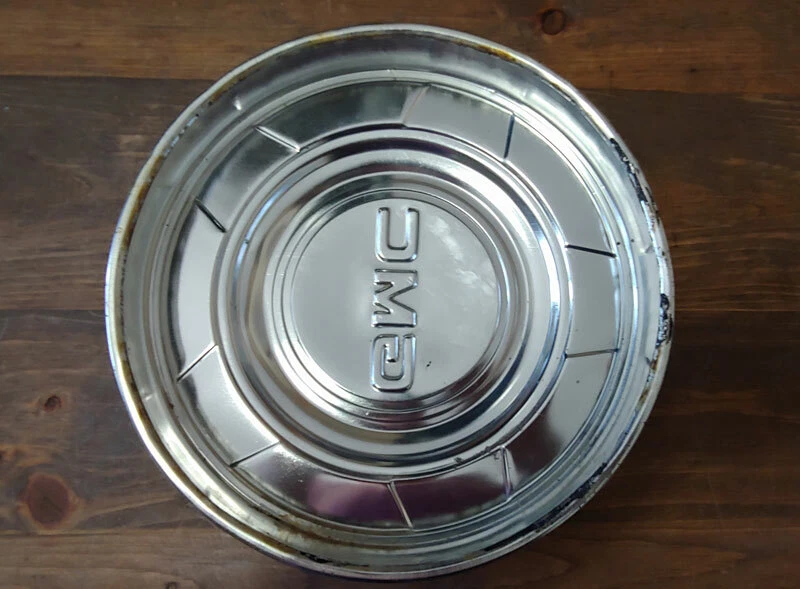 Vintage 10,75" 1973-77 Chevy GMC Truck Wheel Cover Hubcap - Image 3 of 4