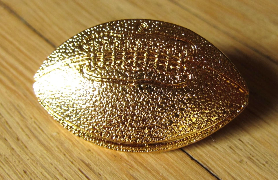 American Football - Super Bowl - NFL - FOOTBALL 3D als Pin - 3 cm groß - Kult!