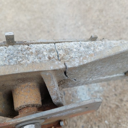 (Broken) Rear squeegee Fits Windsor QUICK 32 Floor Scrubber Ride On Lower Part - Picture 14 of 23