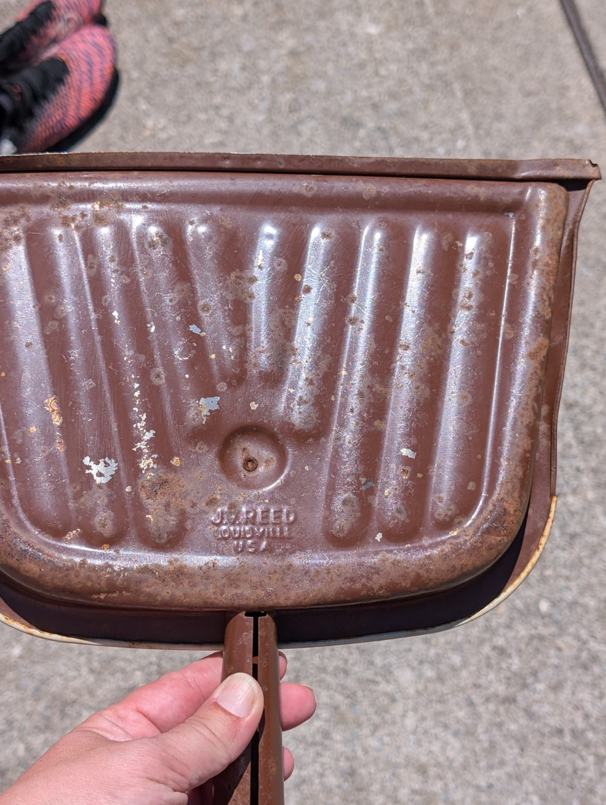 Vintage Brown JV REED Metal Tin Litho Dustpan M TABOR DUTCH FOLK ART DESIGN AF