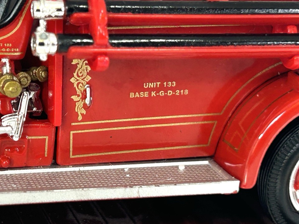 Modellino 1935 Mack Type 75BX – Road Signature Scala 1:24, Placcato Oro 24K