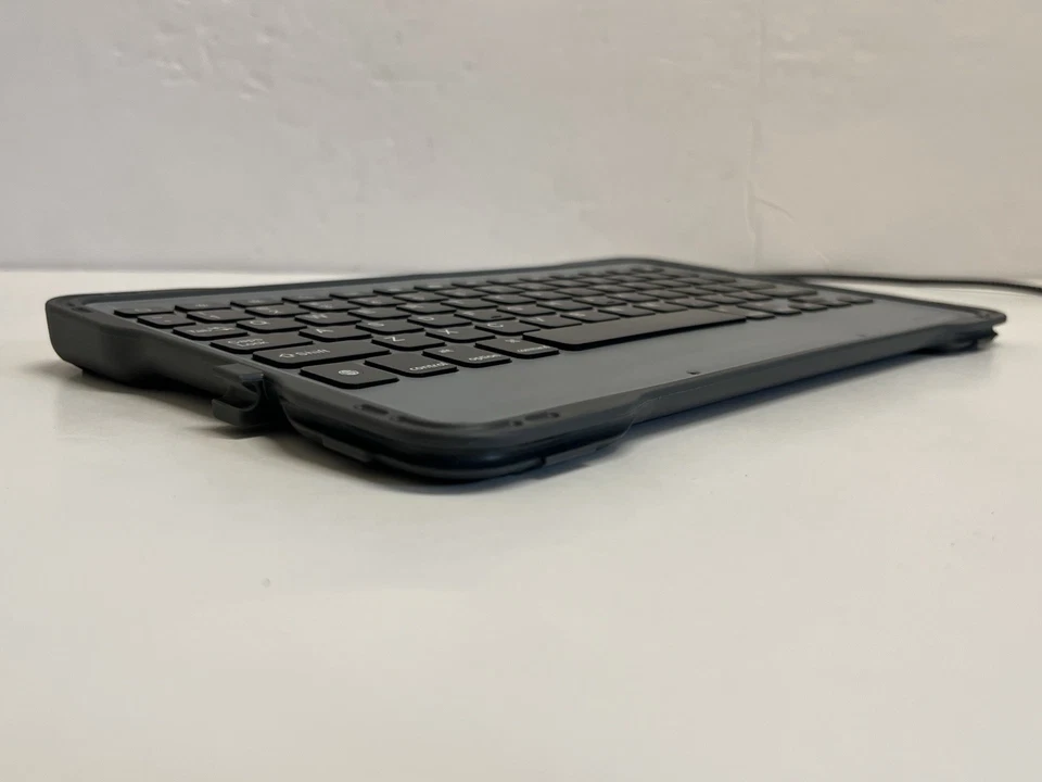 Teclado resistente Brenthaven Edge 1018 resistente al agua iPhone iPad Lightning Foto 2 de 4