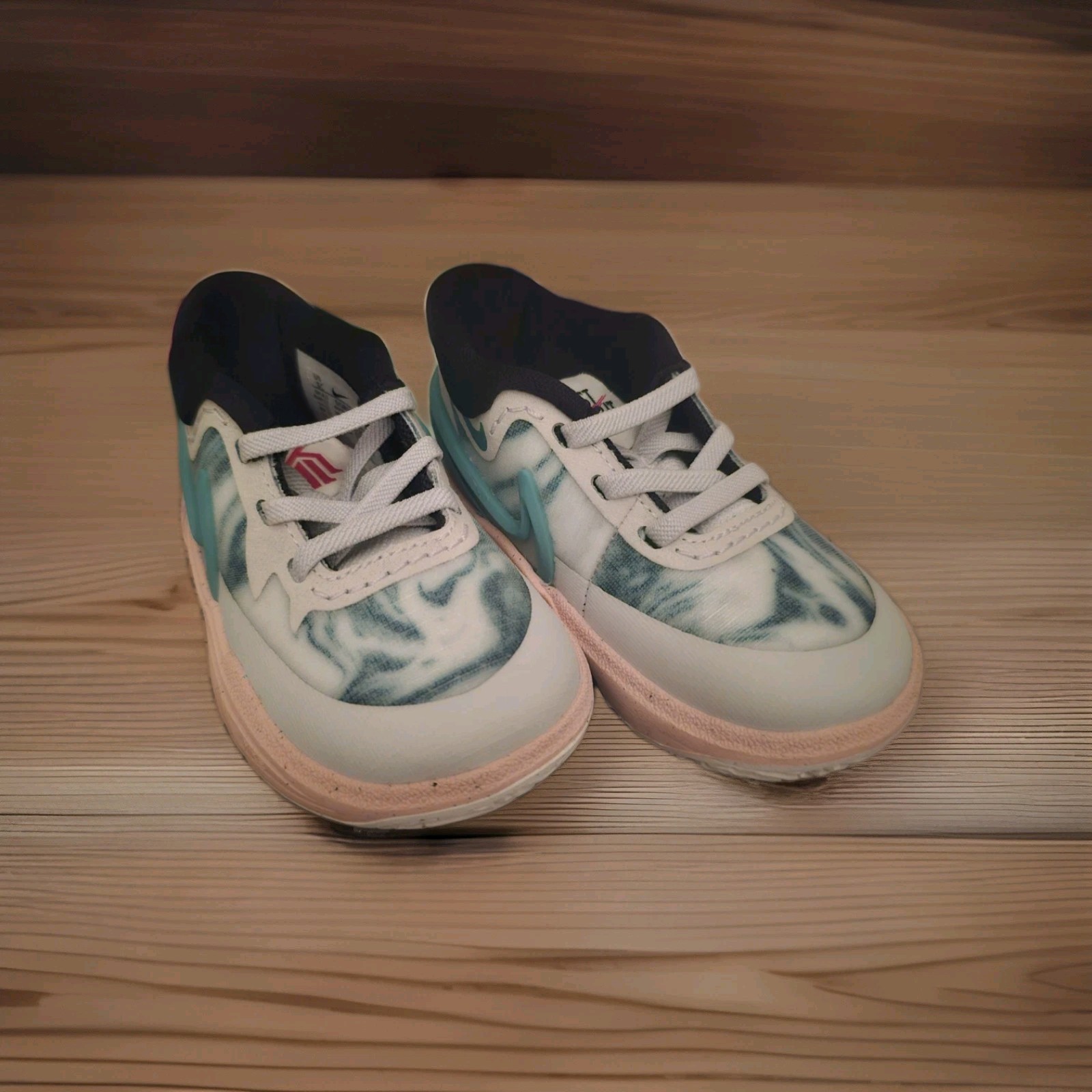 Nike Kyrie 8 Baby Toddler sneakers Size 5C white blue pink