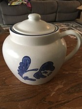 Pfaltzgraff YORKTOWNE Vintage 1970s Grey/Blue 1 Handle Bean Pot w/lid Never Used