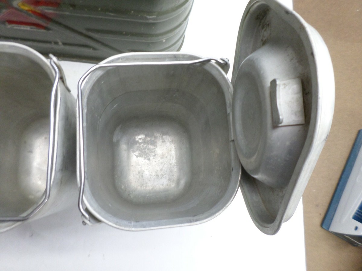 Vintage 1959 U.S. ARMY MERMITE METAL FIELD MESS BOX w/ (3) SERVING