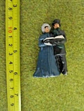 unknown-manufacturer-man-woman-carol-singers-green-black-village-miniature