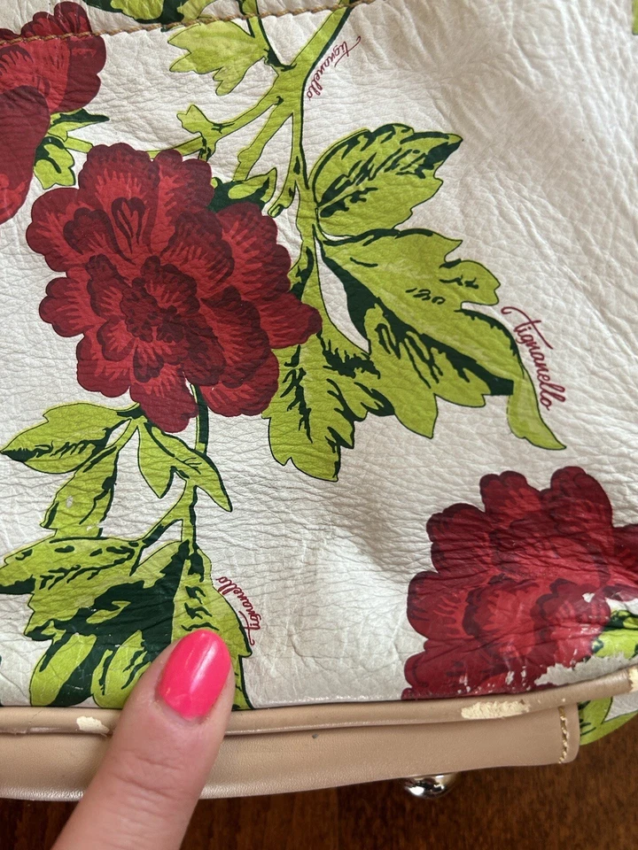 TIGNANELLO Cama de Rosas Cuero Suave Bolso de Hombro Rosas Rojas Blanco Cartera Foto 3 de 4