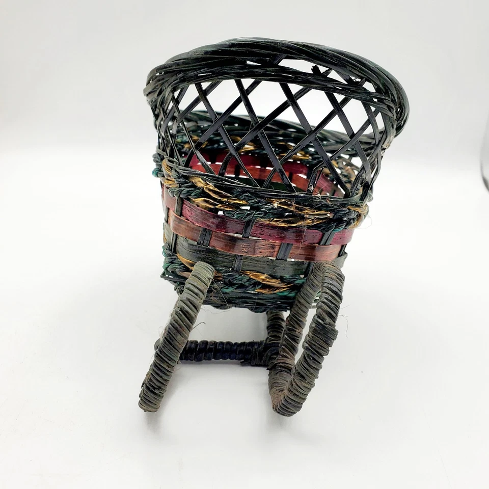 VTG Wicker Sleigh Basket Christmas Holiday Decor Red Green Brown Gold - Image 3 of 4