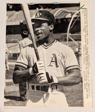 UPI laser wire press photo - Rickey Henderson returns 1989 - Oakland A's - 8x10 