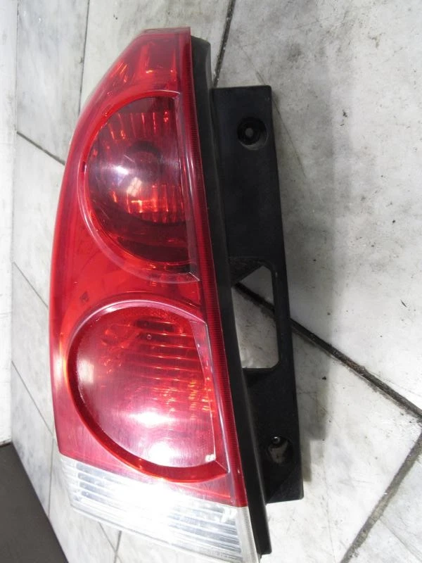 LUZ TRASEIRA 2005 NISSAN QUEST Lh fabricante de equipamento original (qtr Pnl Mnted) - Imagem 2 de 3