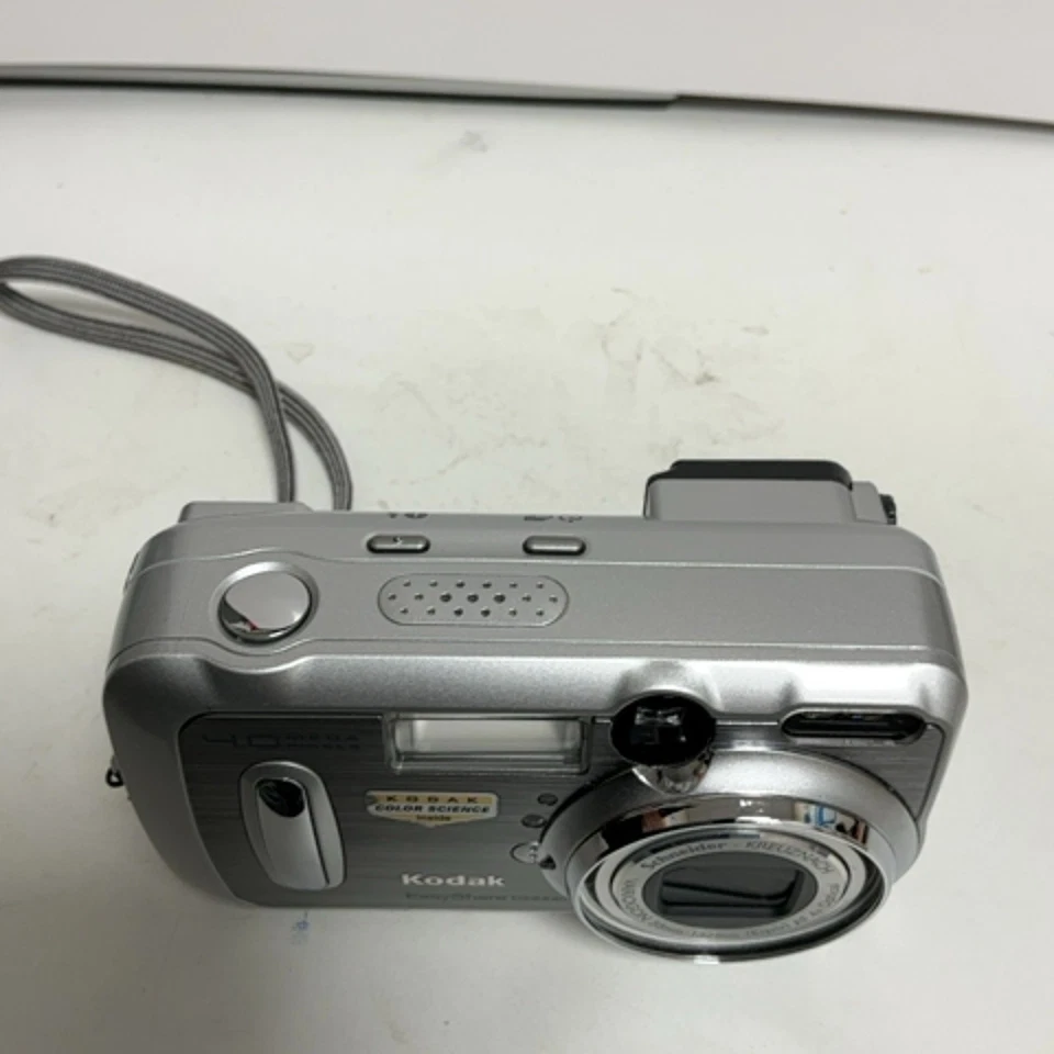 Kodak EasyShare DX6440 4MP Digital Camera with Optical Zoom 4229 - Image 2 of 4