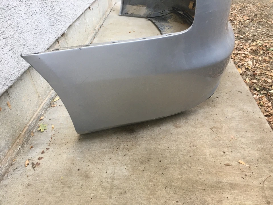 Para-choque traseiro prata 2009-2016 Audi A4 fabricante de equipamento original - Imagem 3 de 4