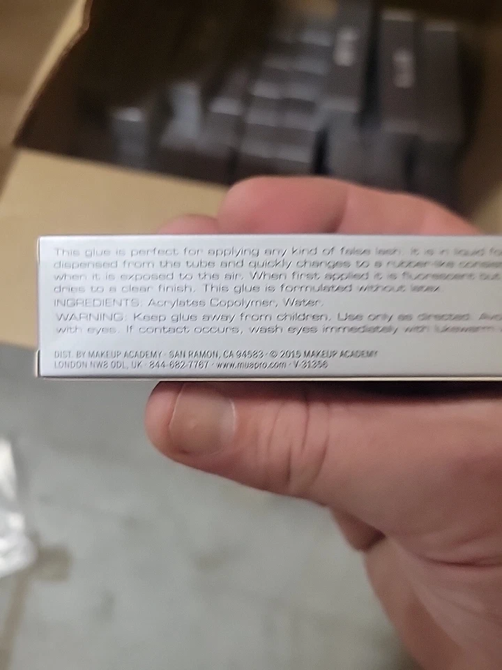 Adhesivo transparente para pestañas de MUA, 0,236 oz Foto 3 de 4